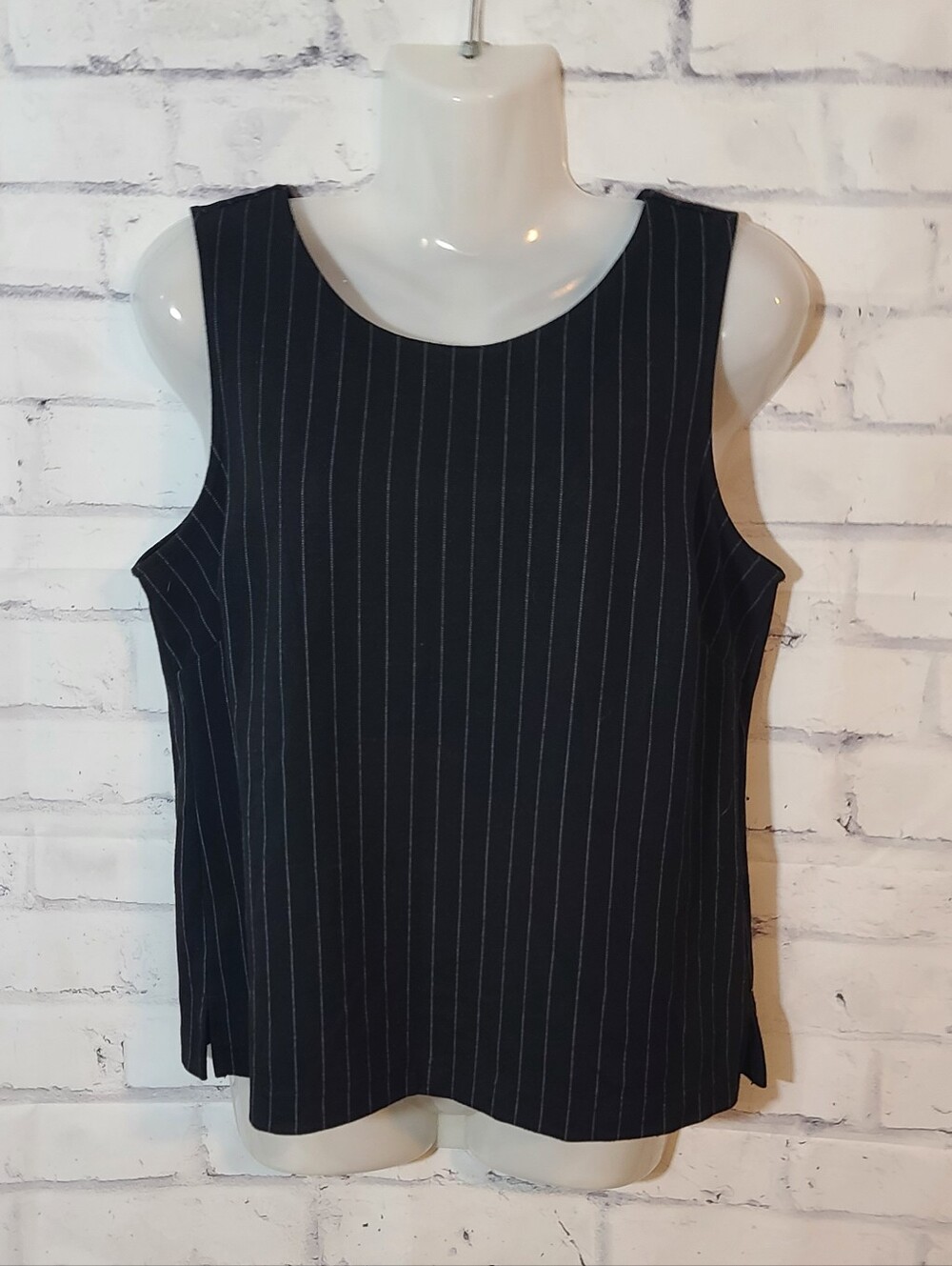 Banana Republic Black Pinstripe Round Neck Sleeveless Tank Top M